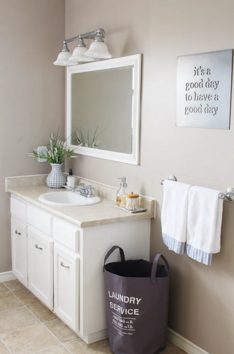 Makeover of a Bathroom in a Coastal Style