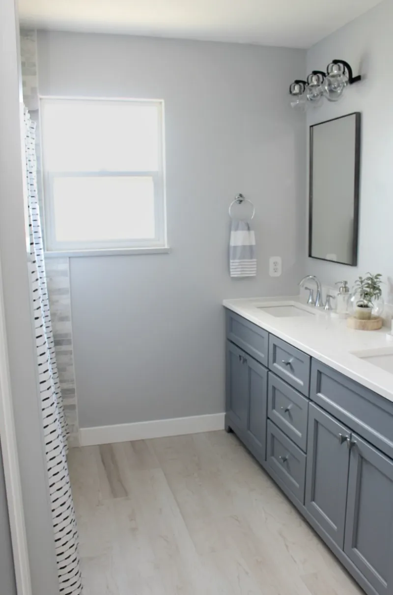 Makeover of a Bathroom in a Coastal Style