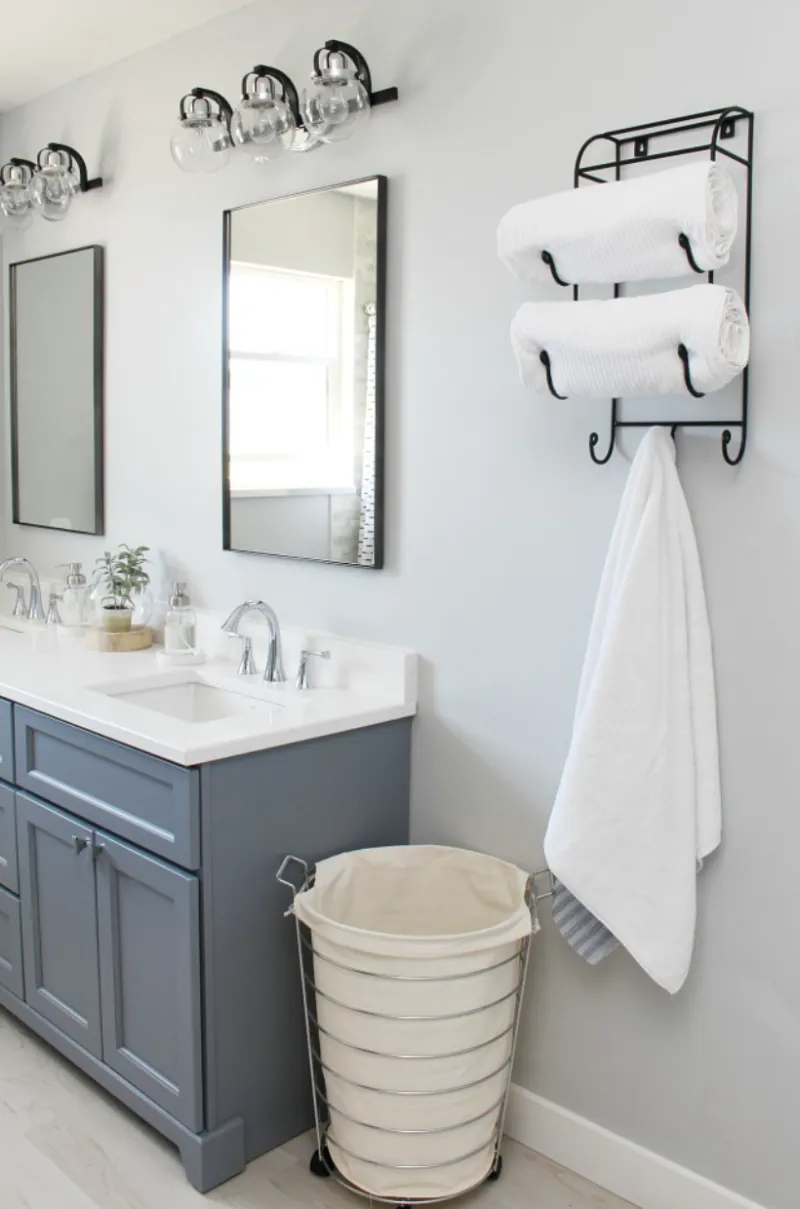 Makeover of a Bathroom in a Coastal Style